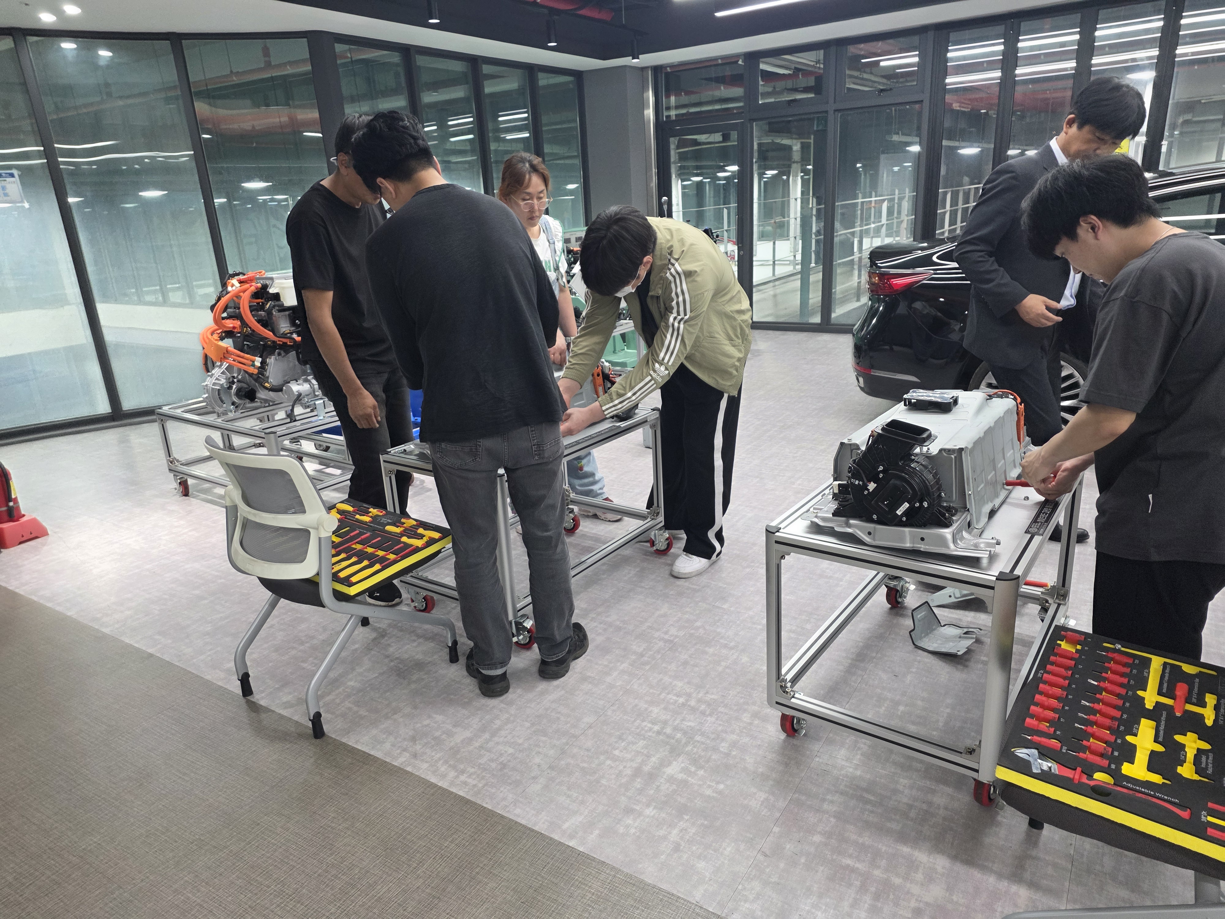 1학년 야간 친환경자동차 정비 실습